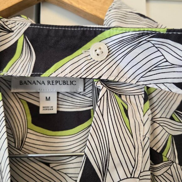 Stand Out in this Banana Republic Shirt Size: M - Picture 3 of 4